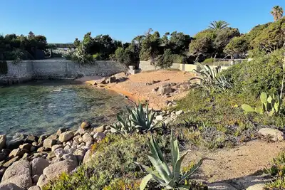 Image de Villa avec jardin en bord de mer, emplacement rare