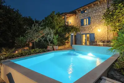 Image de Villa Annette with pool and sauna, surrounded by greenery, near Porec.