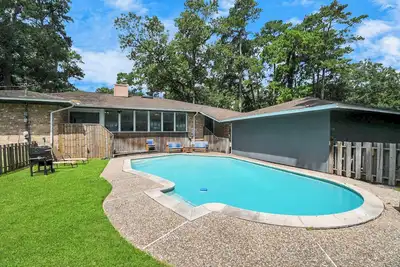 Image de 6-Bedroom w\/ Pool: 25 Min to Downtown Fg