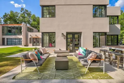 Image de Ou Luxury 5br Retreat + Patio | Walk to Campus #Cha
