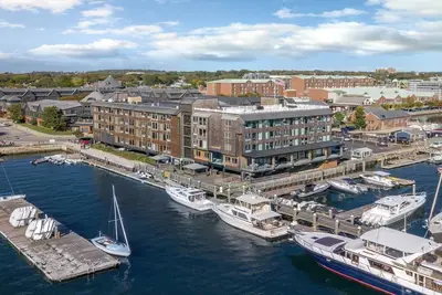 Image de July 1br Newport Inn on Long-wharf rental