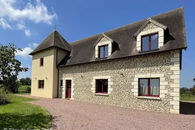Image de Maison de campagne avec spa, jardin clos, jeux pour enfants et chemin de randonnée à proximité