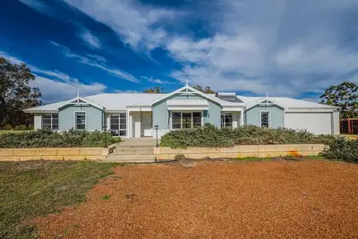 Image de 5br Large Country Retreat on 40Ha Near Lake Clifton