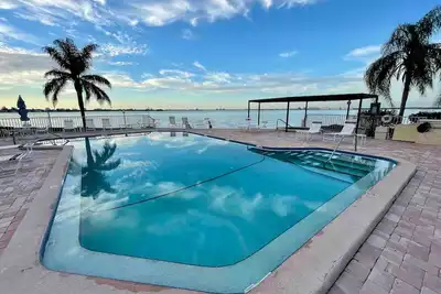 Image de Bahia Del Mar Isla Del Sol Waterfront Pool 2\/2