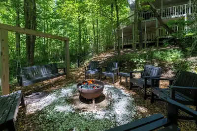 Image de Jubilee Creekside Cottage - 15% Off in April – See Details Below