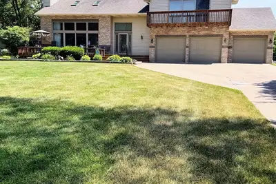 Image de On the banks of the Mississippi River with easy access to the Quad Cities.