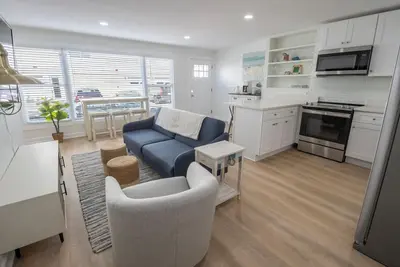 Image de Brand New - 4 units, steps from Sheridan Beach. Take the whole place!