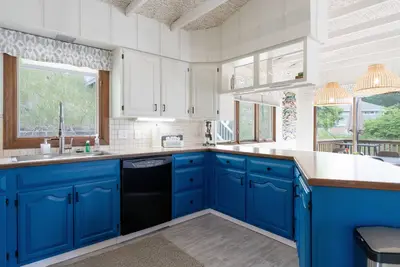 Image de Grand Haven Mid-Century Modern near Beach!