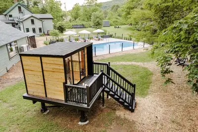 Image de The Bend: Trout Lily Suite • Pool • Sauna • Fire Pits