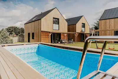 Image de Maison au bord du lac Żarnowieckie avec jacuzzi
