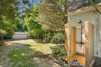Image de Jewel Box Hampton Bays Cottage