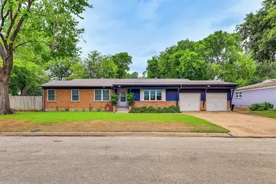 Image de 9 Mi to Dtwn: Fort Worth Home w/ Patio & Yard