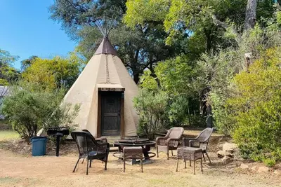 Image de Waterfront Teepee 3 Jumping Fish