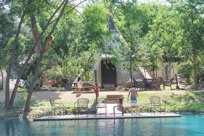 Image de Waterfront Teepee 2 Red Fox