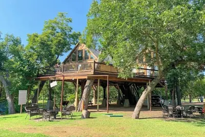 Image de Laughing Water Treehouse