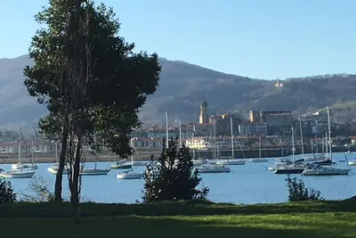 Image de Appartement Hendaye baie Txingudi baigné de lumière avec terrasse et jardin