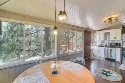Image de Pine 'Chateau Guest Cabin' w/ Mtn Views & Sauna!