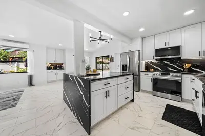 Image de Lux 2 King Suite, Sleeps15 Pool Oasis TampaUSF, BuschGardens, HardRock Casino