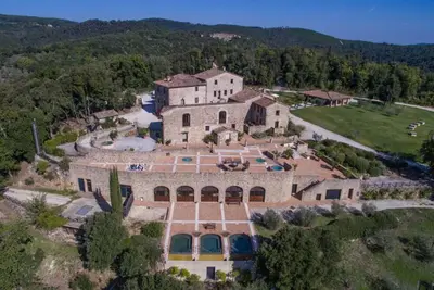 Image de Villa à Castello Di Tocchi avec 14 chambres à coucher, 28 couchages