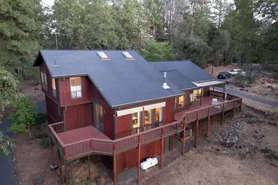 Image de Unique Getaway with a Private Airstrip and Hanger