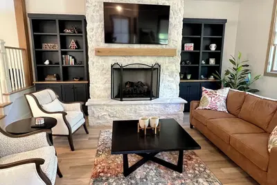 Image de New Home in Cheshire Village - Stunning Mountain Views - 3br 4ba - Ev Charger