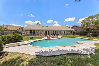 The Stylish Villa & Pool in Dfw