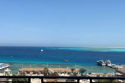 Image de Sea view 3-bedroom apartment in delightful hurghada, \n with Ac, WiFi
