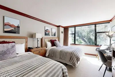 Image de Beautiful resort condo with pool, hot-tub, ski-in/ski-out, WiFi