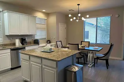 Image de Welcome! Come relax and enjoy this beautiful 4 bedroom home in North Las Vegas