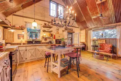 Pet-Friendly Wimberley Cabin w/ Fire Pit & Hot Tub