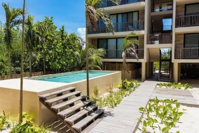 Charming Loft Retreat Ideal for Couples - C101