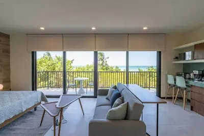 Chic Loft with Spectacular Ocean Views - C102