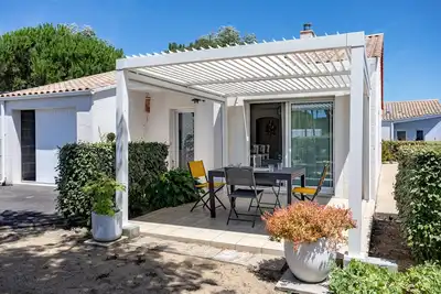 Image de Maison de vacances 'Maison À 15 Min Du Centre Ville' avec terrasse privée, jardin privé et Wi-Fi