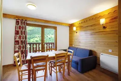 Image de Appartement 'A1 308 Appart Au Pied Des Pistes' avec vue sur montagne et balcon