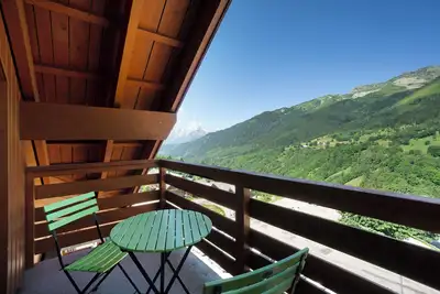 Image de Appartement 'A2 508 Appart Au Pied Des Pistes' avec vue sur montagne et balcon