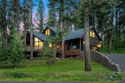 Image de Spacious Wooded Getaway Cabin near McCall\n\n