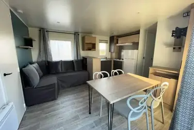 Image de Mobil Home Confort 35m2 (3ch-6 pers) + terrasse couverte 6 personnes