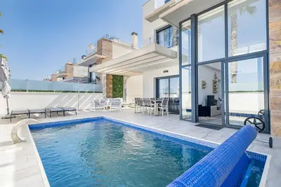 Image de Villa \"Belle\" avec piscine privée, terrasse privée et Wi-Fi