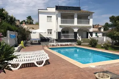 Image de Chalet 'Villa Con Piscina Privada' avec piscine privée, terrasse privée et Wi-Fi