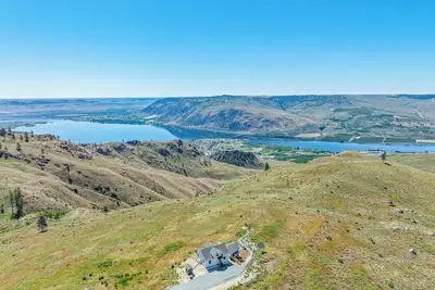 Image de CloudDrift Villa - Romantic MountainTop Getaway with Spa, Sauna and Amazing View