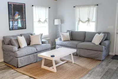 Image de Bluebird Cottage - Cozy 2-bedroom with Ac and WiFi on Woodbury Pond