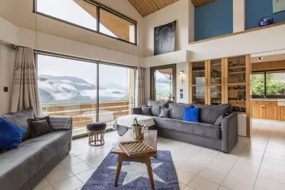 Image de Maison de vacances 'Gite La Favellaz' avec vue sur les montagnes, terrasse partagée et Wi-Fi