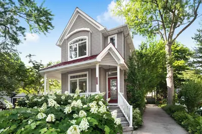 Image de Cozy Home w/Fire Pit - 1 Block to Beach & Close to Town