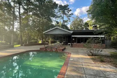 Image de One-of-a-Kind Railcar Retreat with Pool