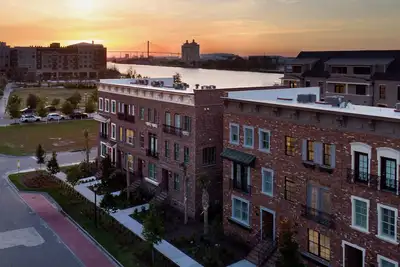 Image de Luxe New Construction with River View, Pool Table