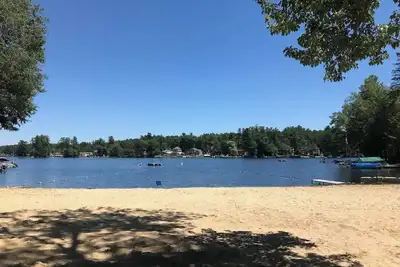 Image de Quaint Cobbetts Pond Cottage with Pond Views