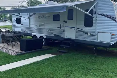 Image de Cozy Rv with 2 bedrooms and WiFi, Ac in Welcoming Brewerton