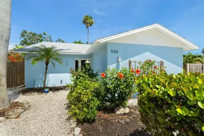 Image de Charming coastal home biking distance to the beach!