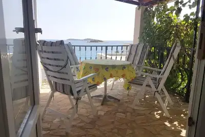 Image de Appartement de deux chambres avec la terrasse et la vue sur le mer Rogoznica (A-23439-a)