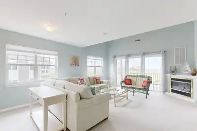 Image de Charming condo with nearby golf, outdoor pool & close to the beach